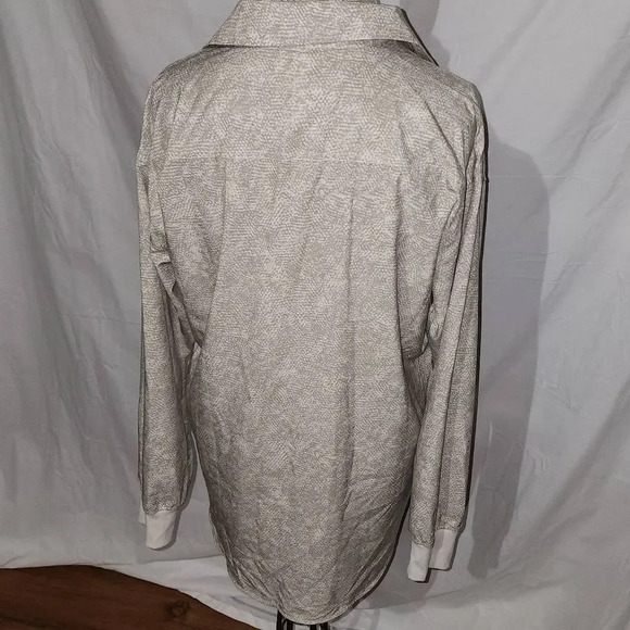 Athleta Womens Viper Gray Zuma Printed V Neck Top Blouse Medium - Picture 3 of 5